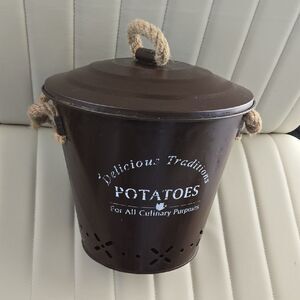 Brown Potato Storage Bin with Lid for food